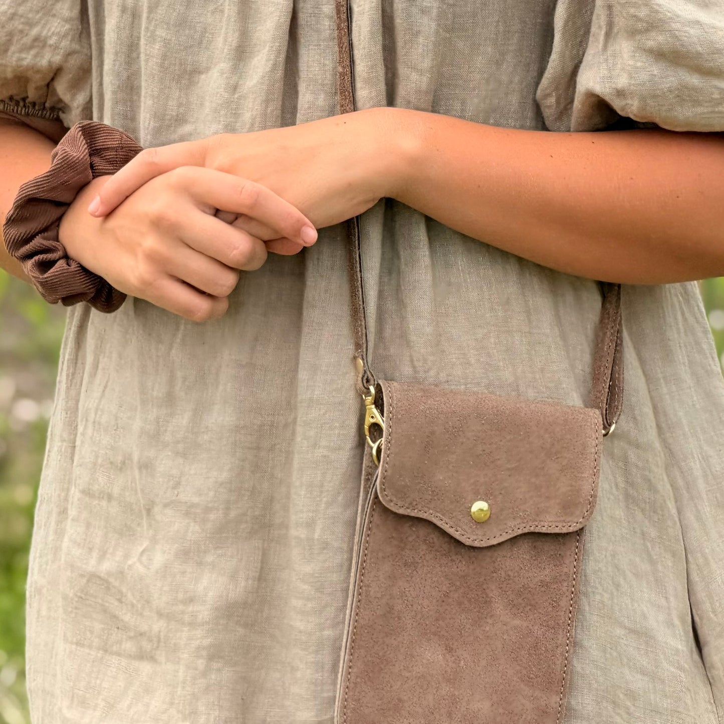 Leren telefoontas taupe